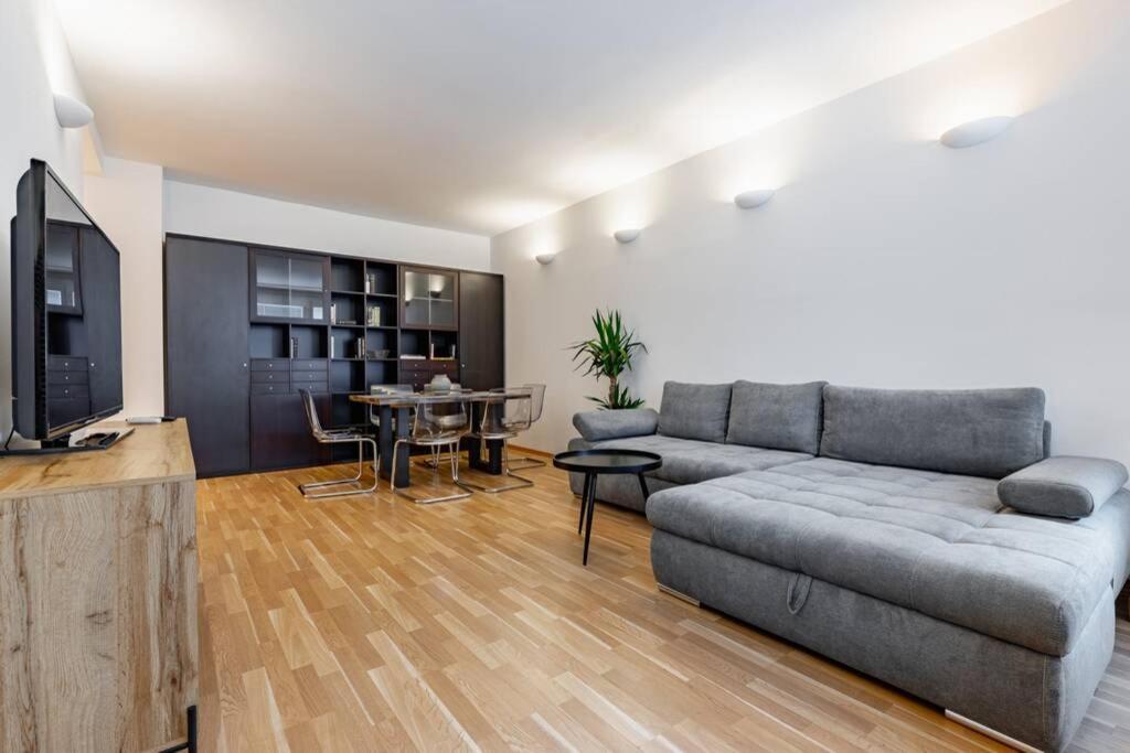 Charming Apartment With Balcony, Close To Stephansdom Cathedral فيينا المظهر الخارجي الصورة