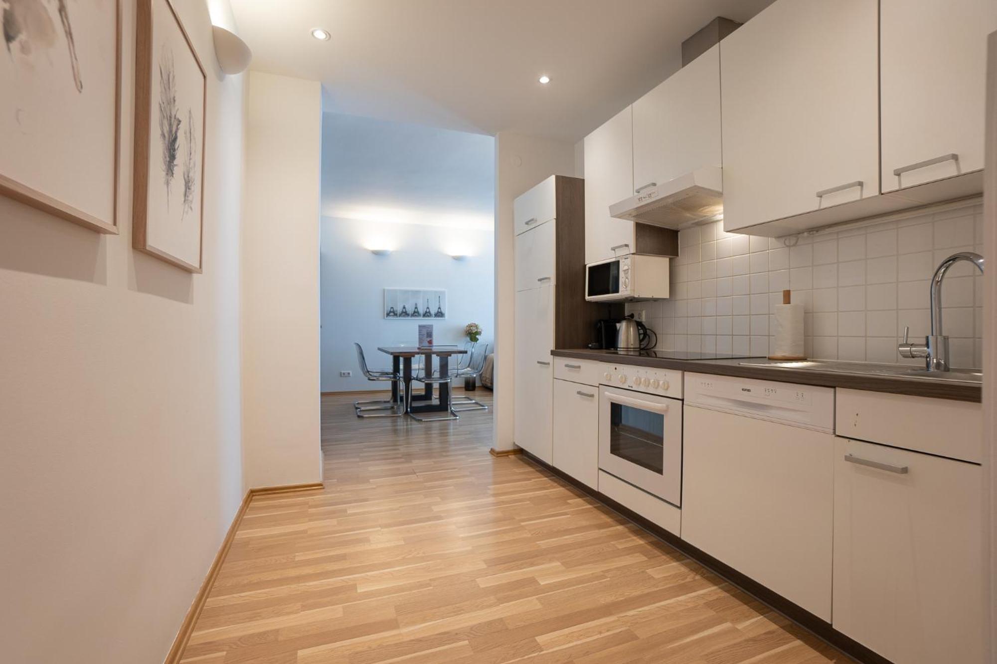 Charming Apartment With Balcony, Close To Stephansdom Cathedral فيينا المظهر الخارجي الصورة